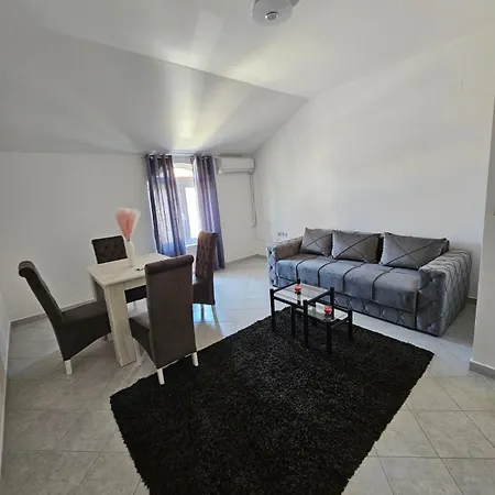 Stan Na Dan Crystal Apartmán Paraćin