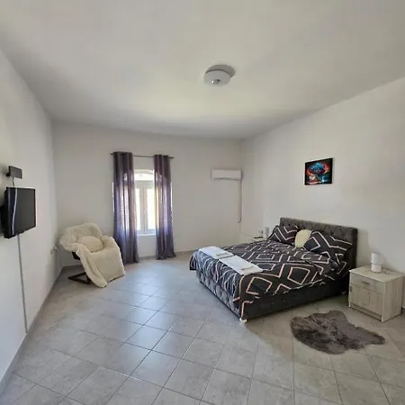 Stan Na Dan Crystal * Paraćin